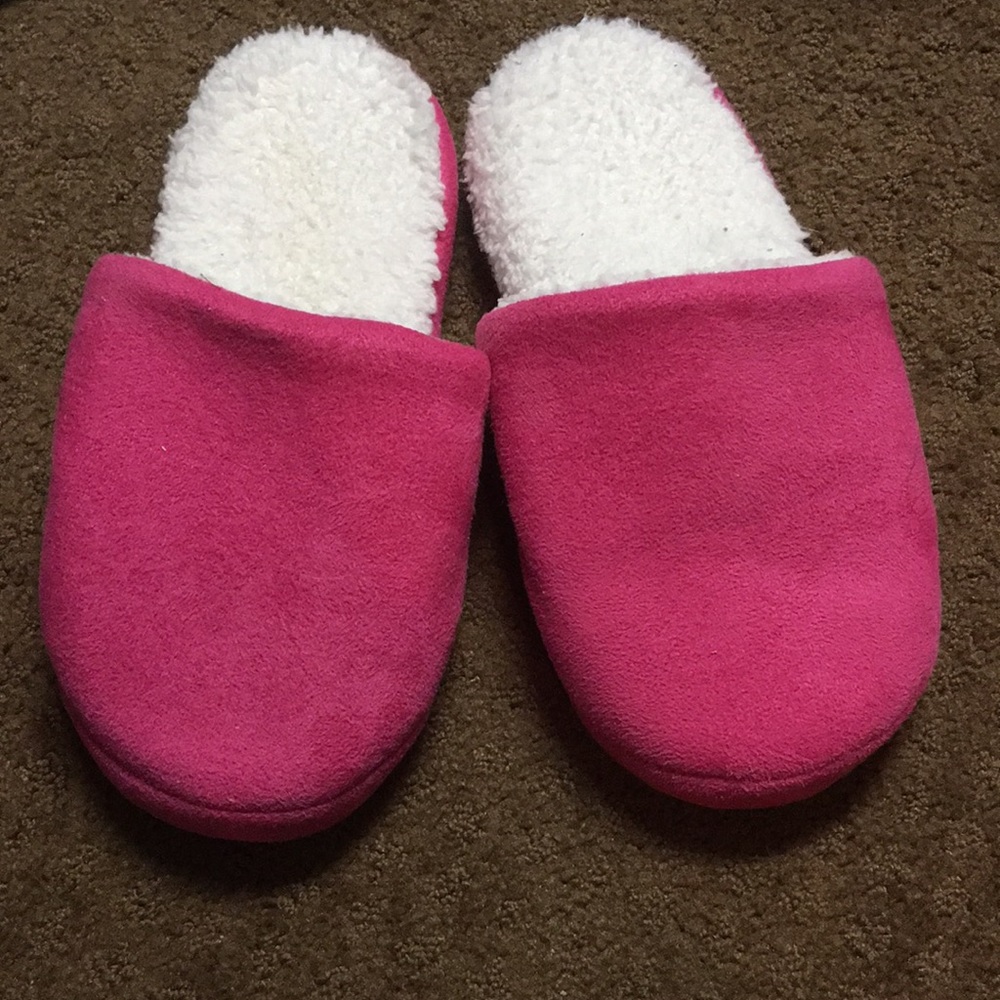 Slippers Women Medium slippers size (like 7-8) pink ladies